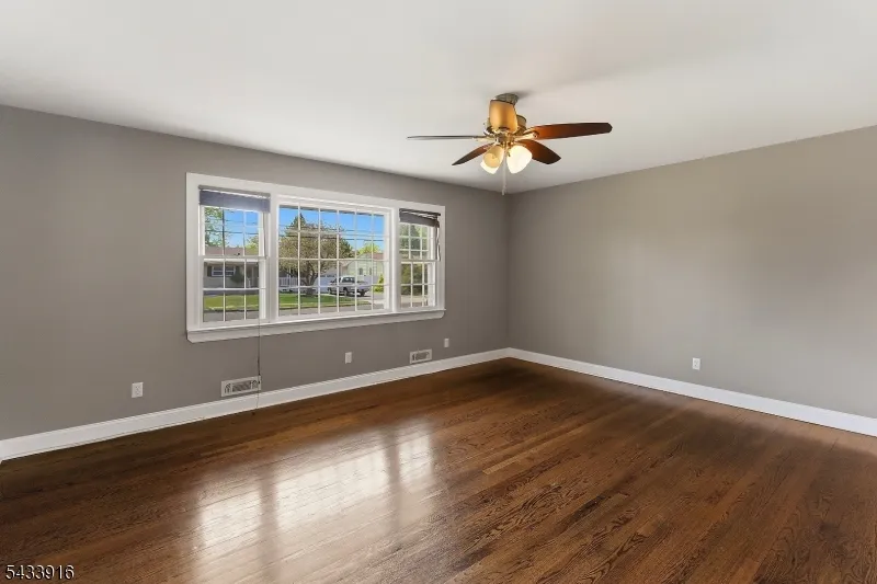 154 Mulberry Ln Middlesex, NJ 08846
