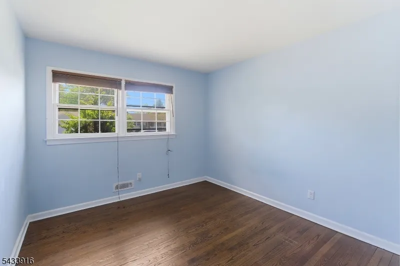 154 Mulberry Ln Middlesex, NJ 08846