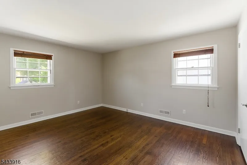 154 Mulberry Ln Middlesex, NJ 08846