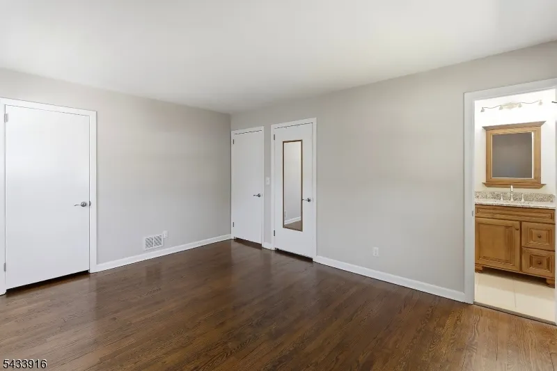 154 Mulberry Ln Middlesex, NJ 08846