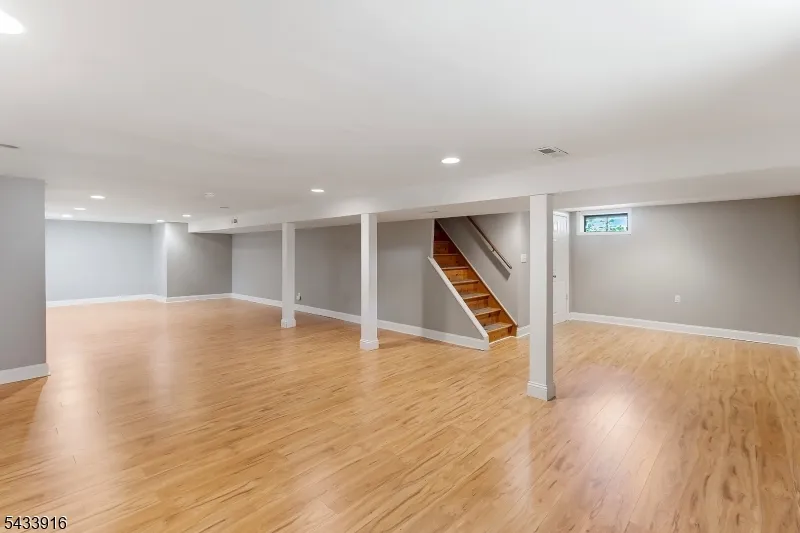 154 Mulberry Ln Middlesex, NJ 08846