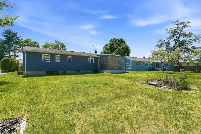 154 Mulberry Ln Middlesex, NJ 08846