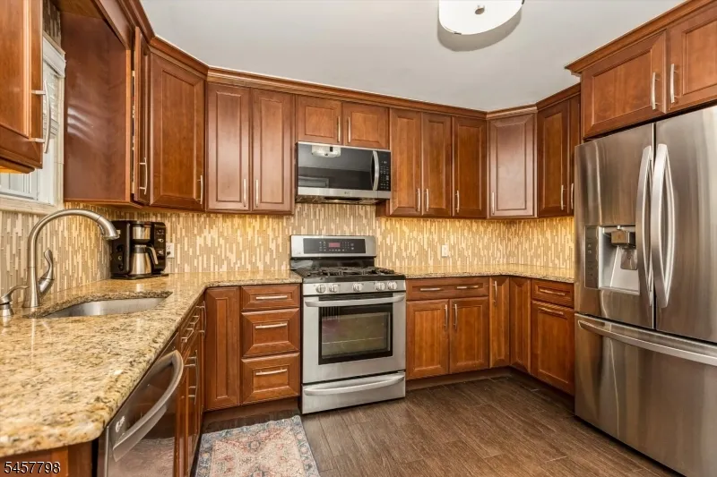 535 Freeman St Lyndhurst, NJ 07071