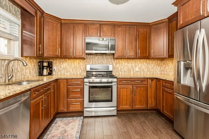 535 Freeman St Lyndhurst, NJ 07071