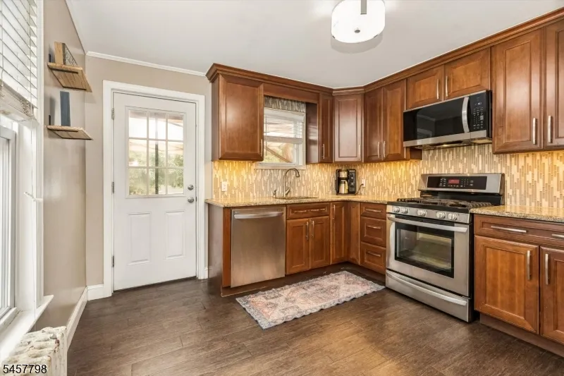535 Freeman St Lyndhurst, NJ 07071