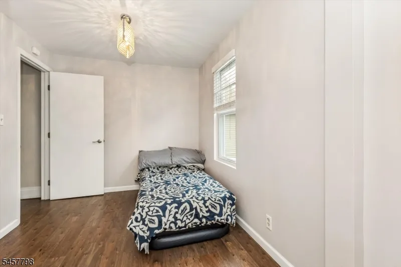 535 Freeman St Lyndhurst, NJ 07071