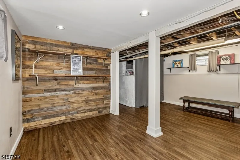 535 Freeman St Lyndhurst, NJ 07071