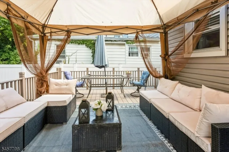 535 Freeman St Lyndhurst, NJ 07071