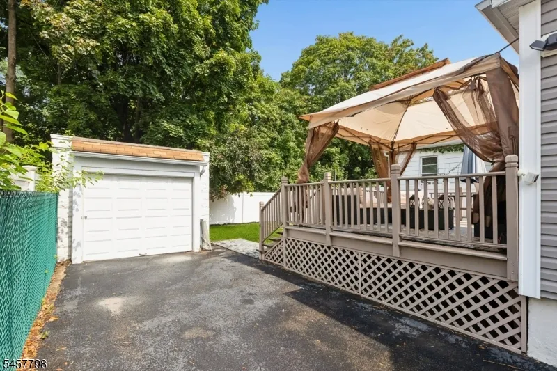 535 Freeman St Lyndhurst, NJ 07071