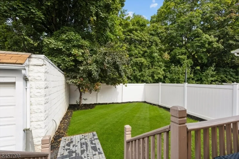 535 Freeman St Lyndhurst, NJ 07071