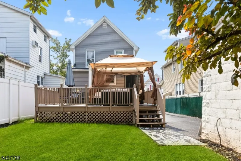 535 Freeman St Lyndhurst, NJ 07071