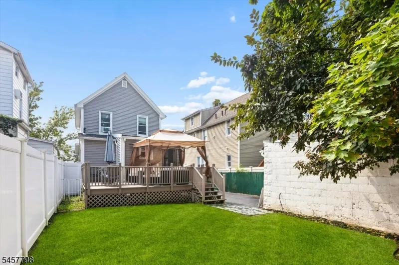 535 Freeman St Lyndhurst, NJ 07071