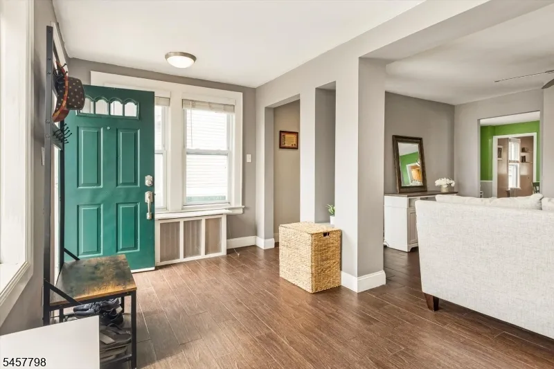 535 Freeman St Lyndhurst, NJ 07071