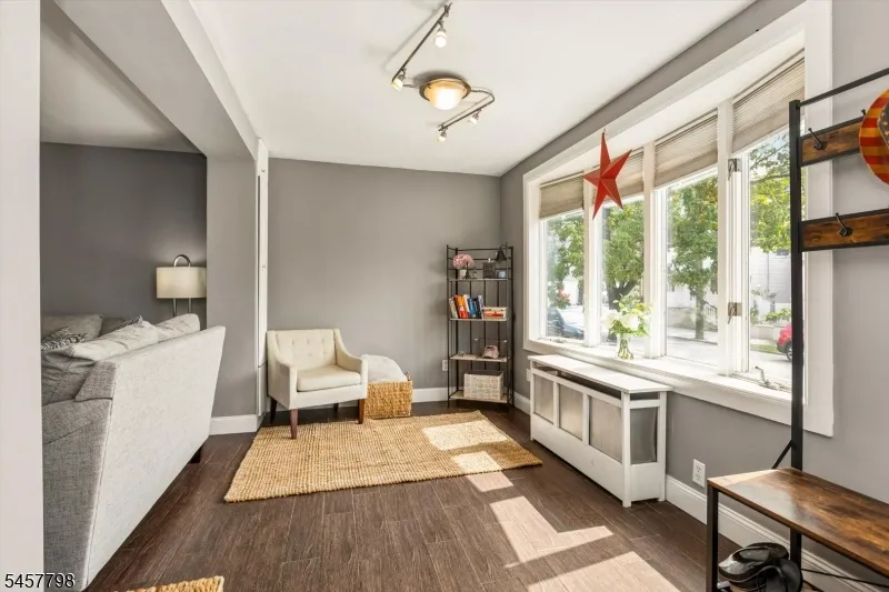535 Freeman St Lyndhurst, NJ 07071