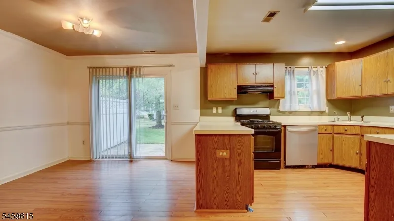 8 Forden Ct Sayreville, NJ 08872