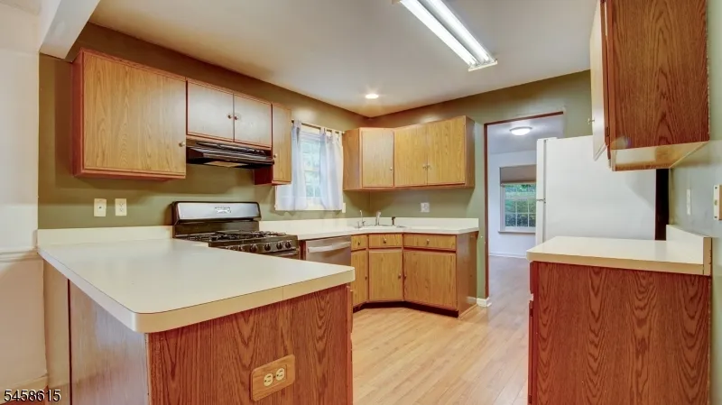 8 Forden Ct Sayreville, NJ 08872