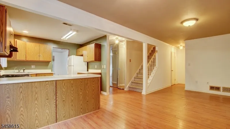 8 Forden Ct Sayreville, NJ 08872
