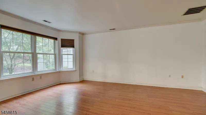 8 Forden Ct Sayreville, NJ 08872