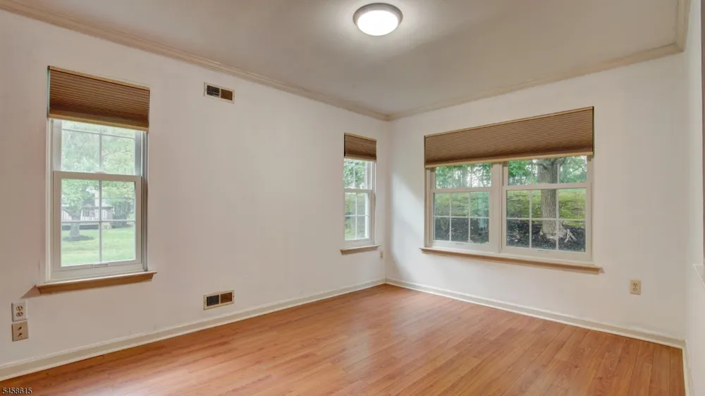8 Forden Ct Sayreville, NJ 08872