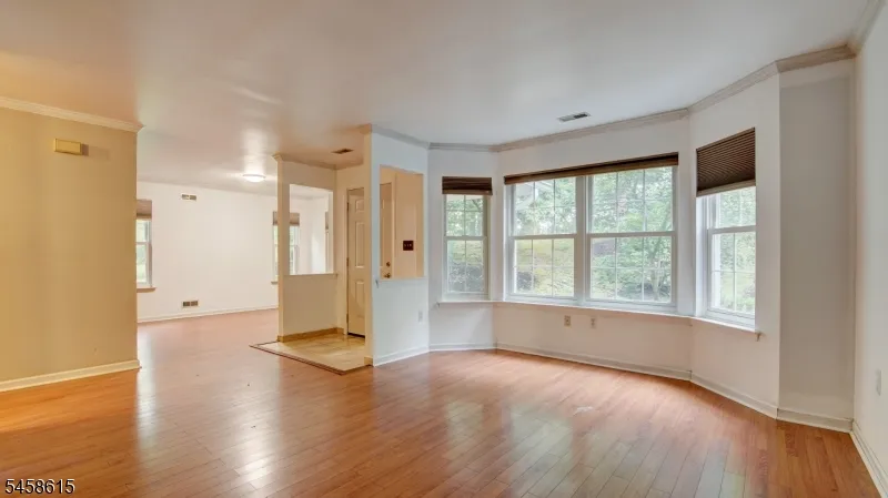 8 Forden Ct Sayreville, NJ 08872