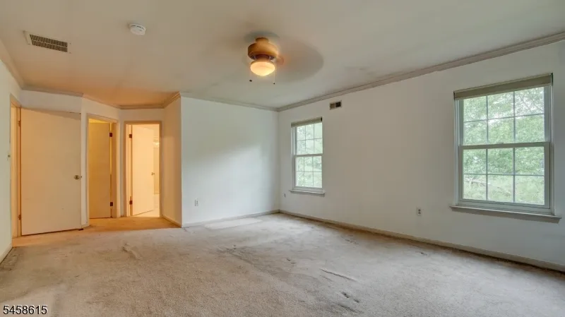 8 Forden Ct Sayreville, NJ 08872