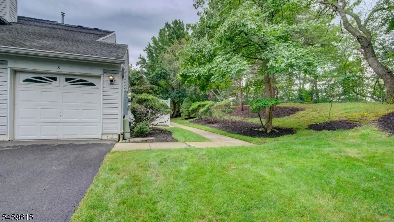 8 Forden Ct Sayreville, NJ 08872
