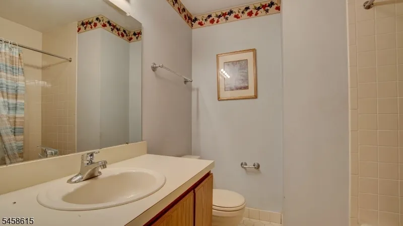 8 Forden Ct Sayreville, NJ 08872