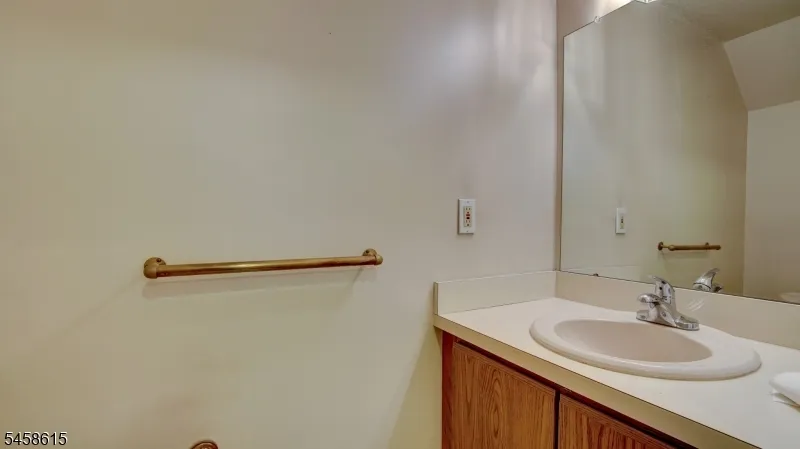 8 Forden Ct Sayreville, NJ 08872