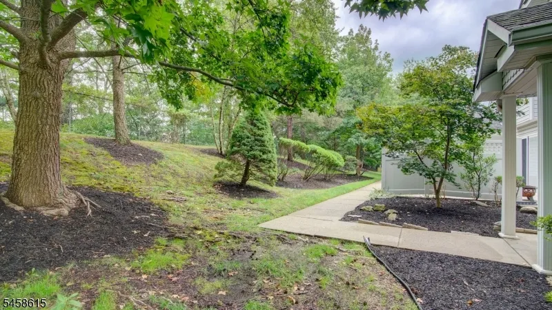 8 Forden Ct Sayreville, NJ 08872