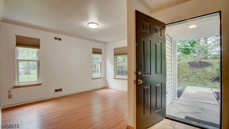 8 Forden Ct Sayreville, NJ 08872