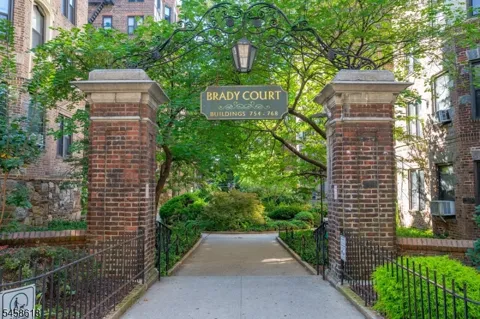 756 Brady #609 Unit 609