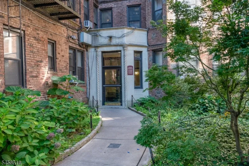 756 Brady #609 Unit 609 New York, NJ 10462