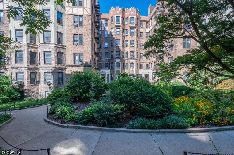 756 Brady #609 Unit 609 New York, NJ 10462
