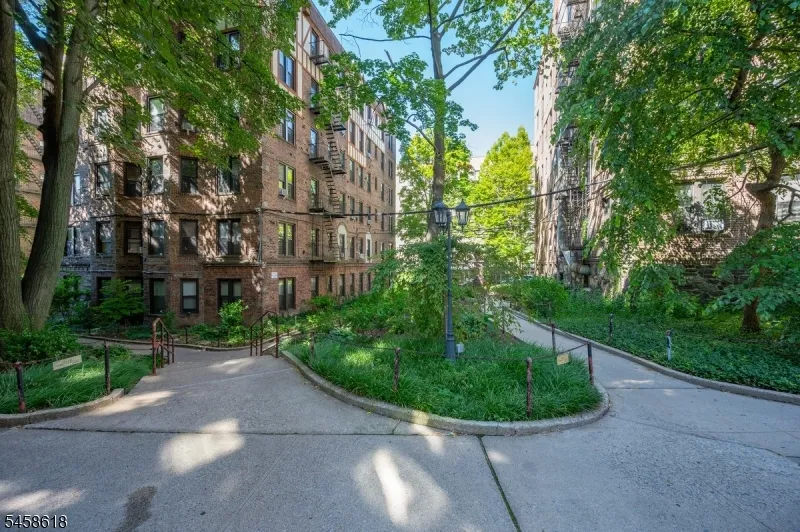 756 Brady #609 Unit 609 New York, NJ 10462