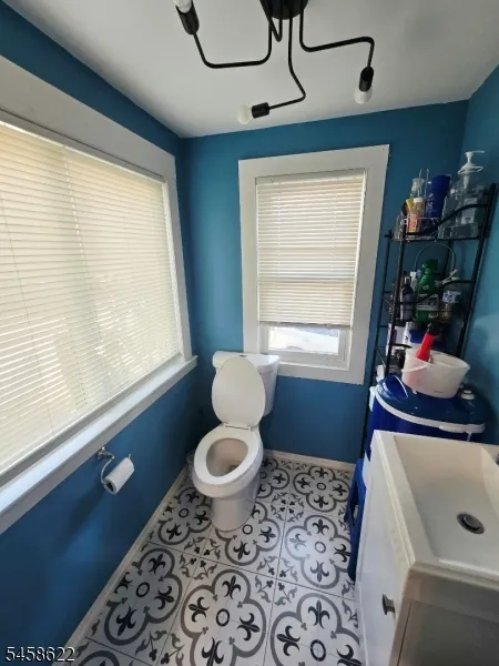 86 Mead St Newark City, NJ 07106