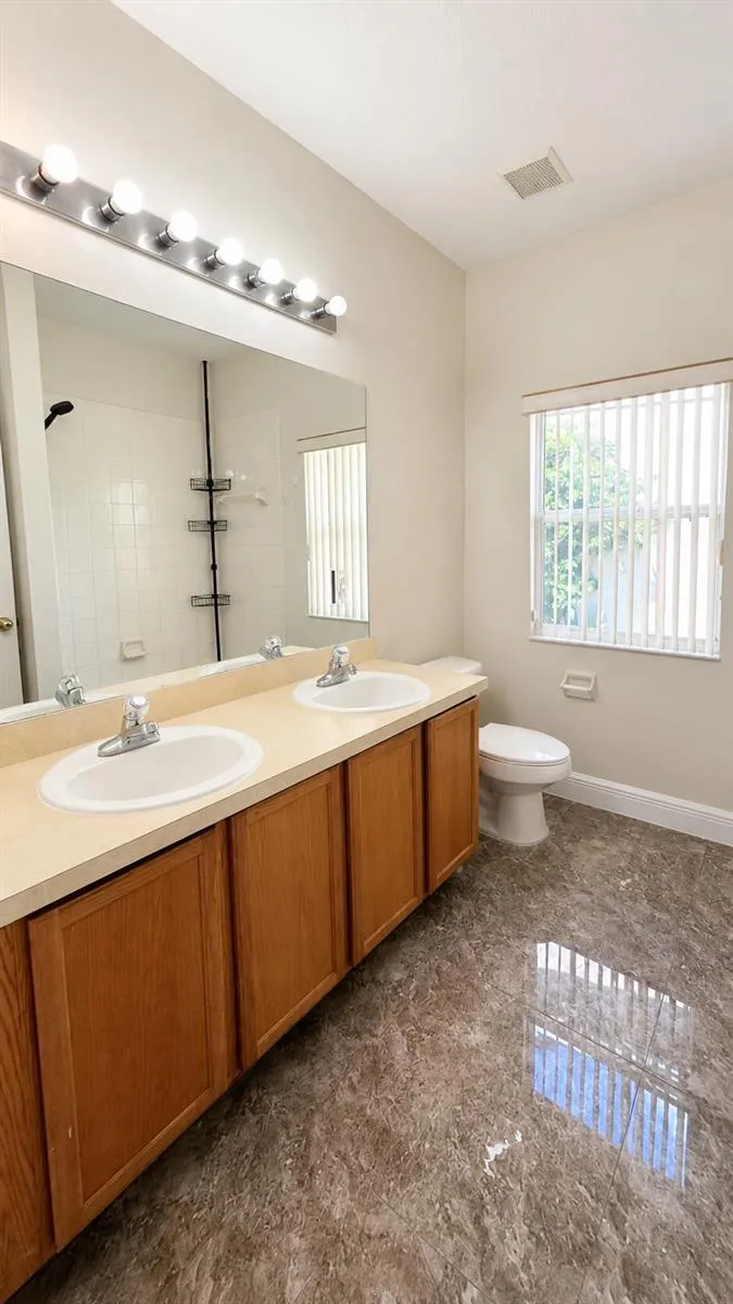 1448 Derby Glen Drive Orlando, FL 32837
