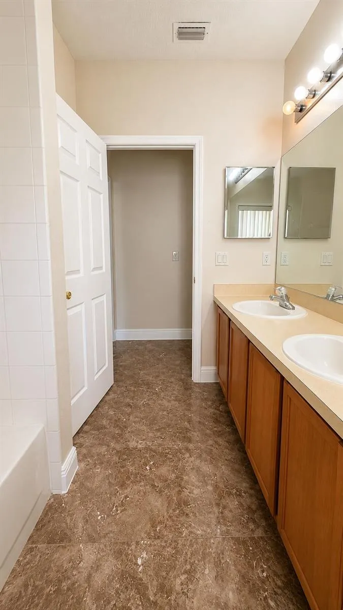1448 Derby Glen Drive Orlando, FL 32837