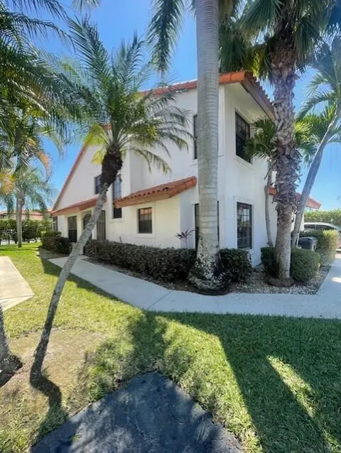 13501 Fountain View Boulevard