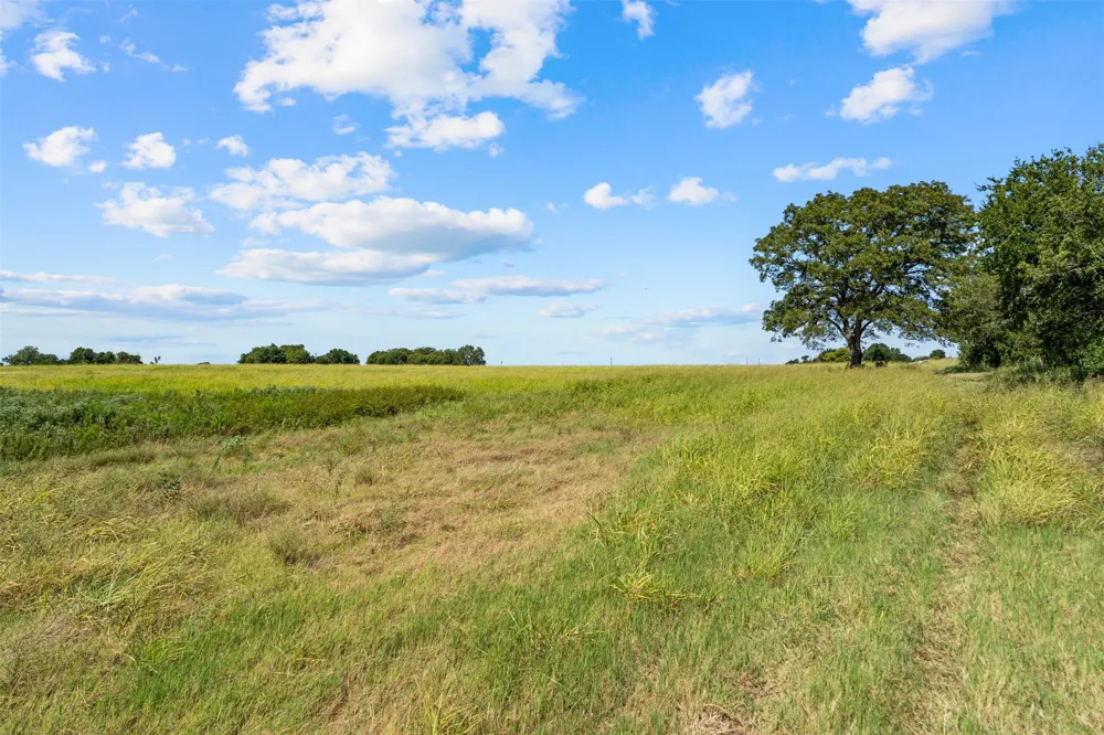 4562 hwy 77 Chilton, TX 76632