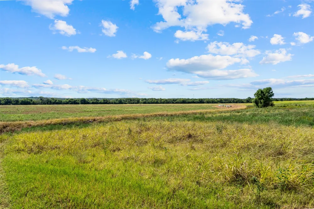 4562 hwy 77 Chilton, TX 76632