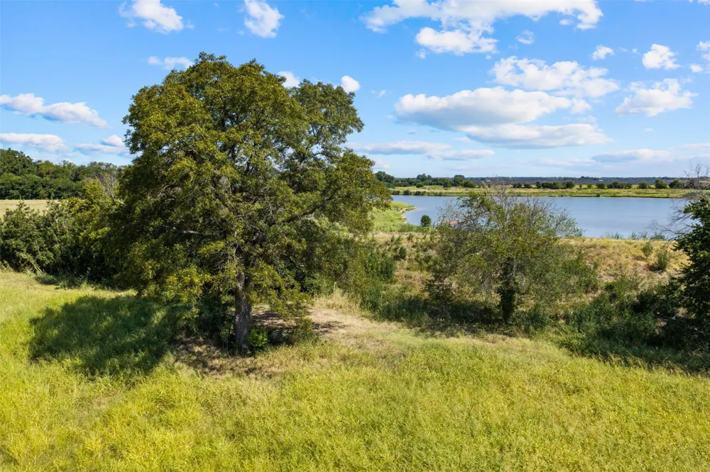 4562 hwy 77 Chilton, TX 76632