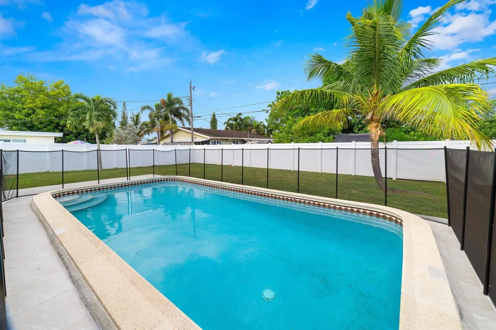 6335 Southgate Boulevard Margate, FL 33068