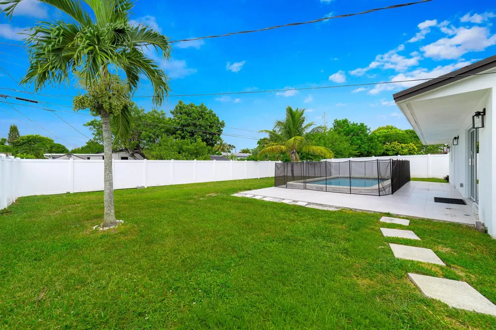 6335 Southgate Boulevard Margate, FL 33068