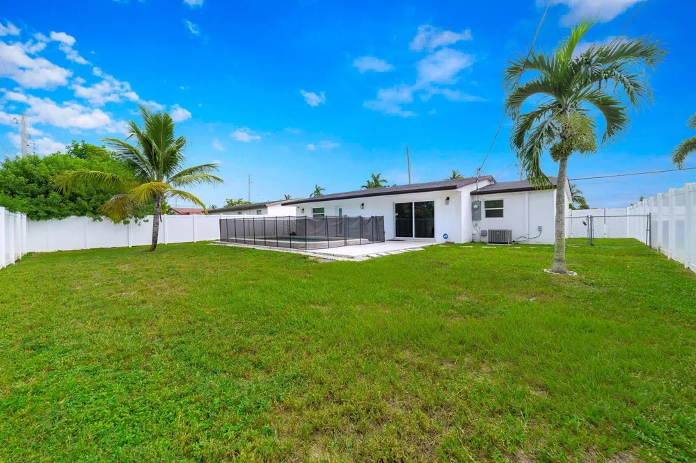 6335 Southgate Boulevard Margate, FL 33068
