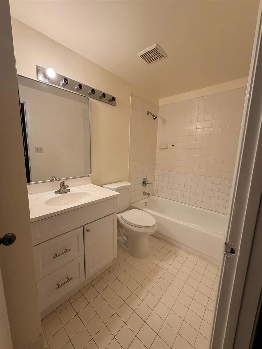 21202 GLENMOOR DRIVE #21202 West Palm Beach, FL 33409