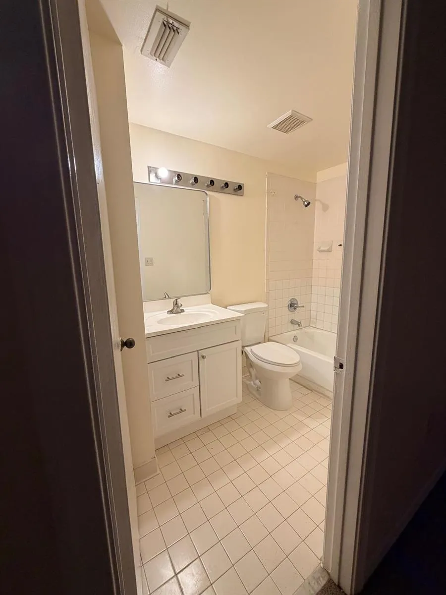 21202 GLENMOOR DRIVE #21202 West Palm Beach, FL 33409
