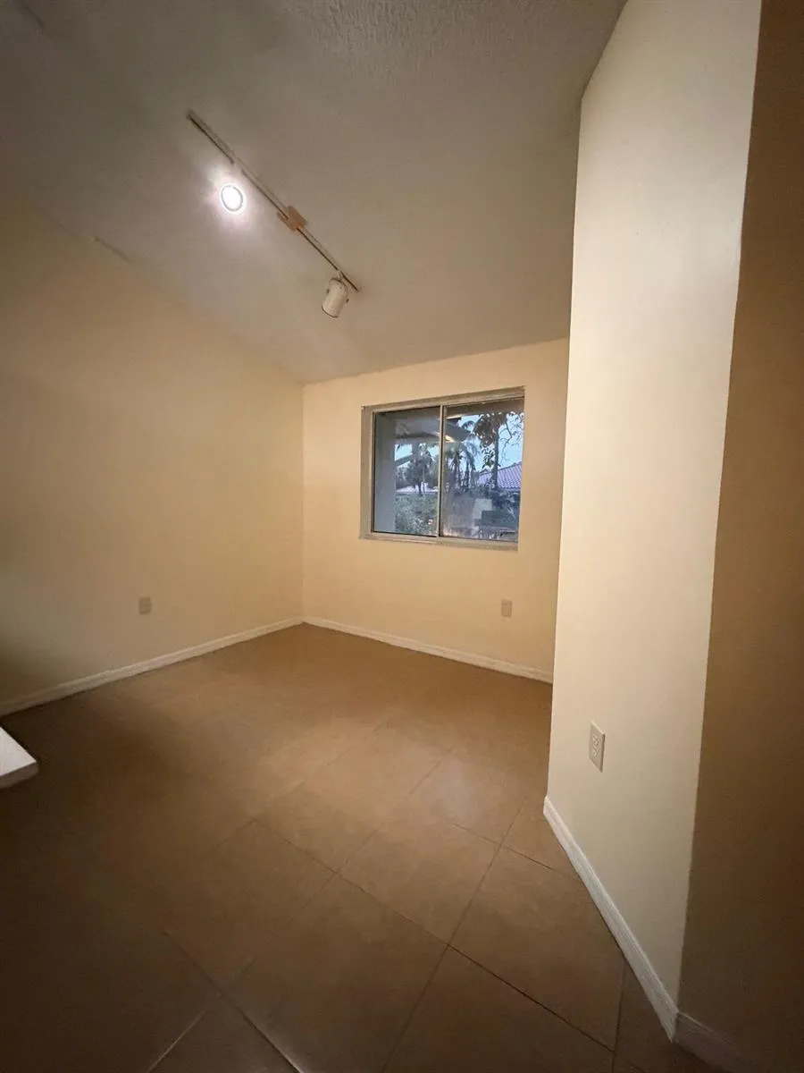 21202 GLENMOOR DRIVE #21202 West Palm Beach, FL 33409