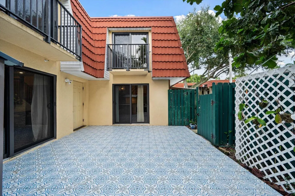 9907 NW 6TH PLACE #42 Plantation, FL 33324