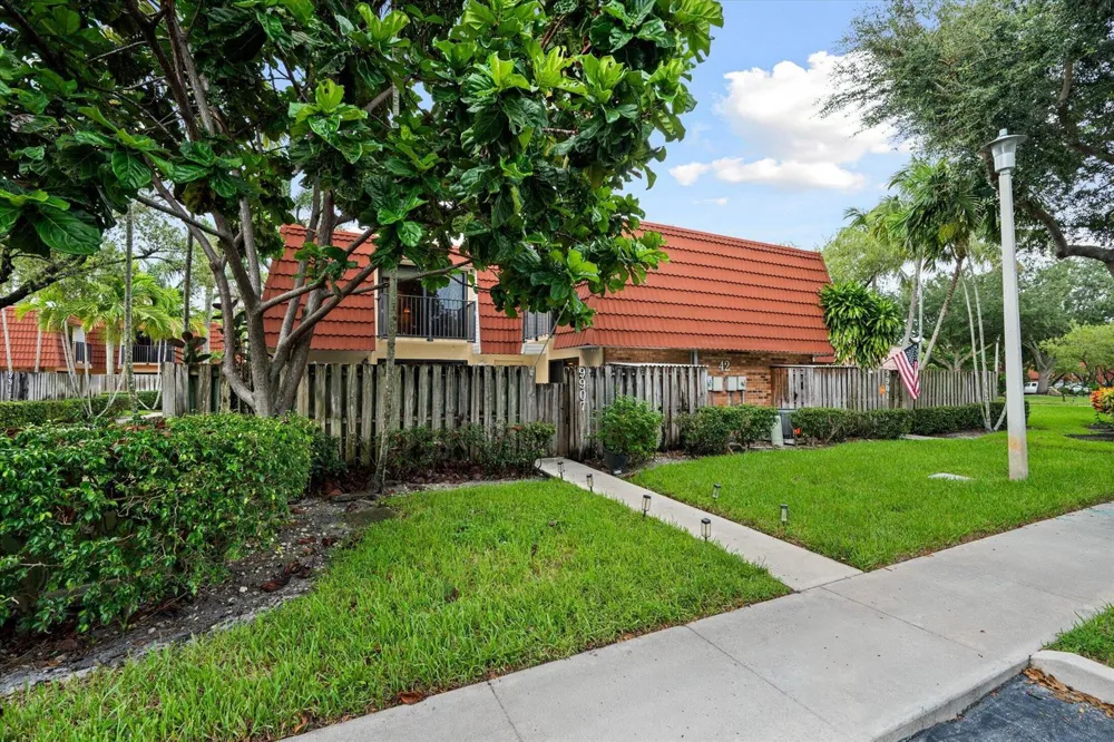 9907 NW 6TH PLACE #42 Plantation, FL 33324