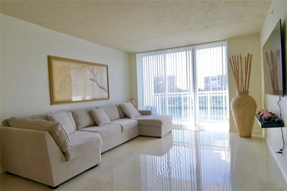 3000 S Ocean Drive #312 Hollywood, FL 33019